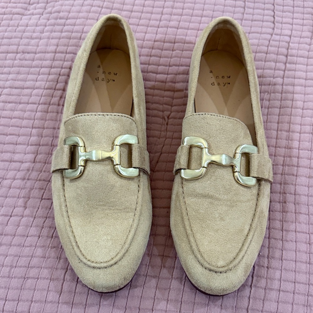 A New Day Tan Loafers with Gold Accent 8.5 women’s suede shoes